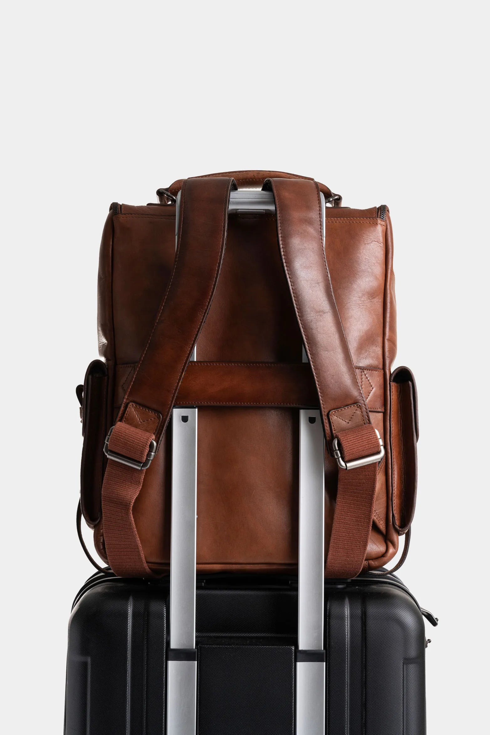 Mochila "NEW ARCHAEOLOGY" de cuero