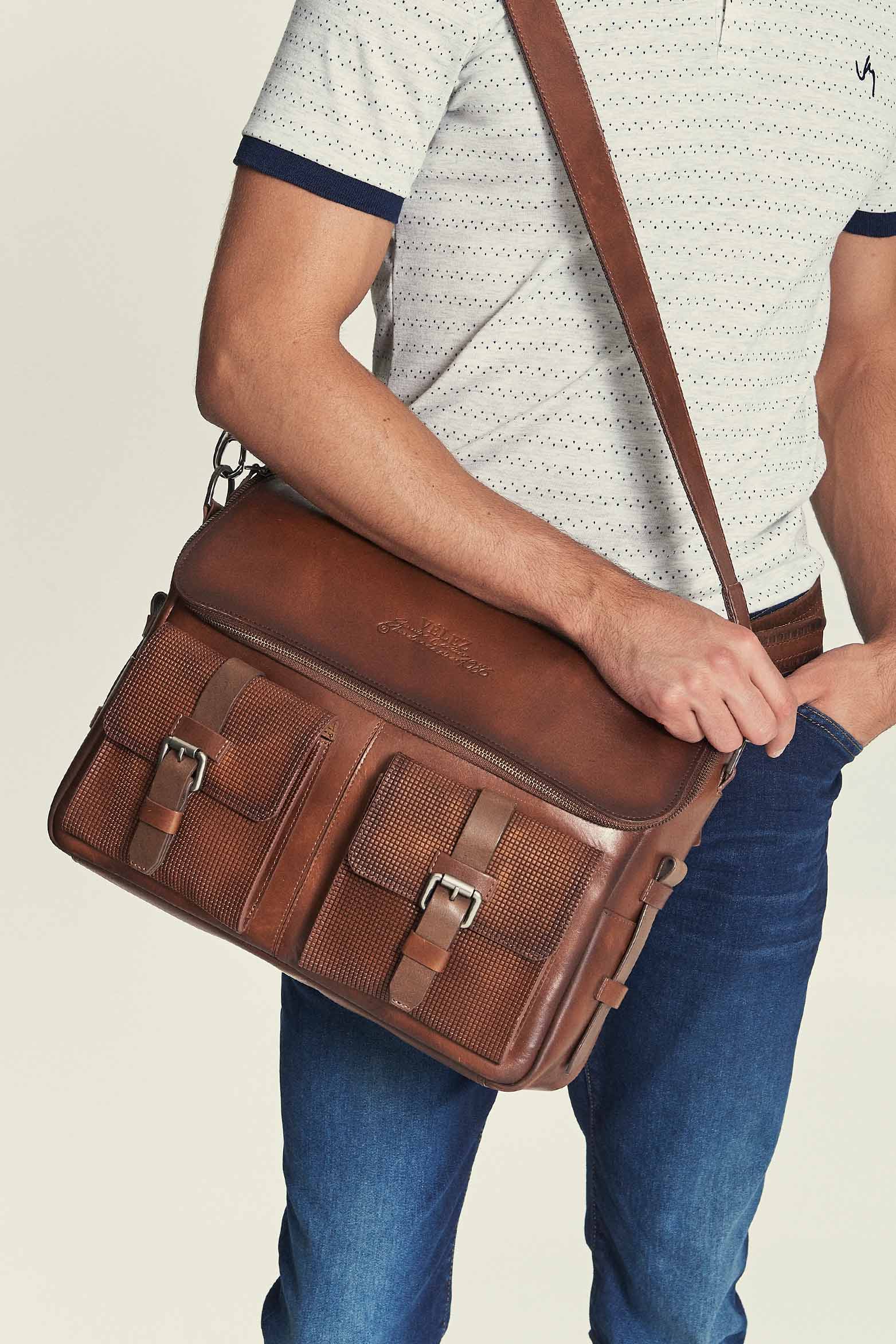 MALETÍN PORTÁTIL " NEW ARCHAEOLOGY" DE CUERO MIEL