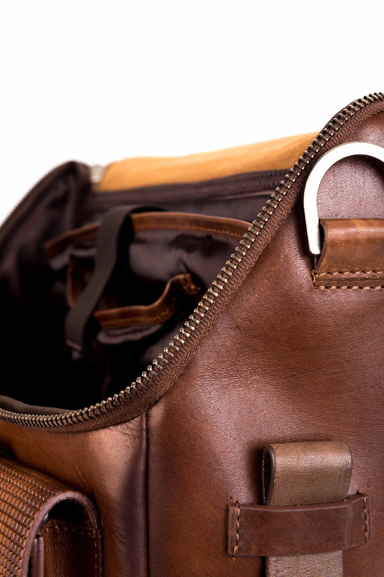 MALETÍN PORTÁTIL " NEW ARCHAEOLOGY" DE CUERO MIEL