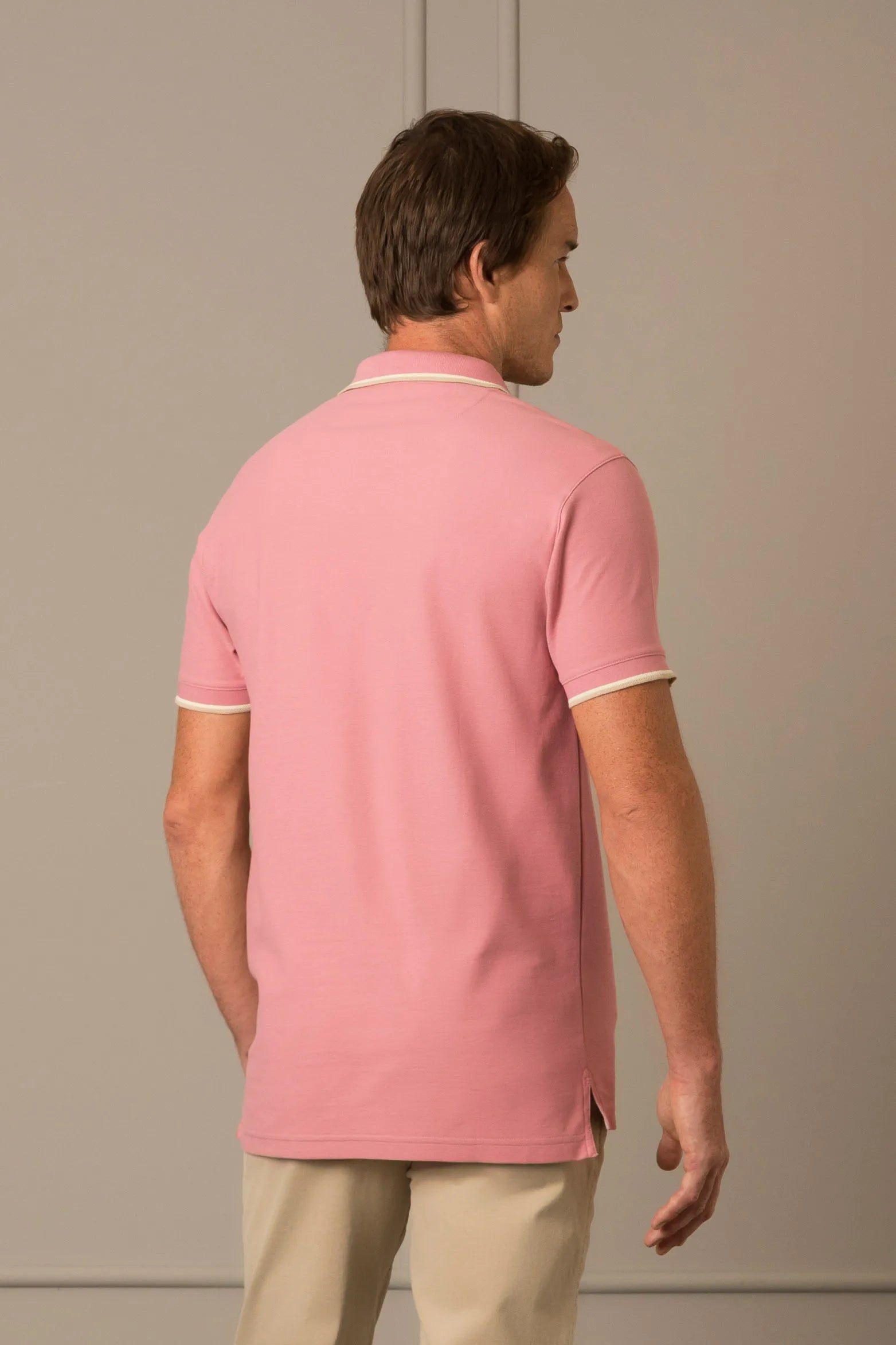 POLO SEMIFITTED ILIA PARA HOMBRE ESCOTE EN V