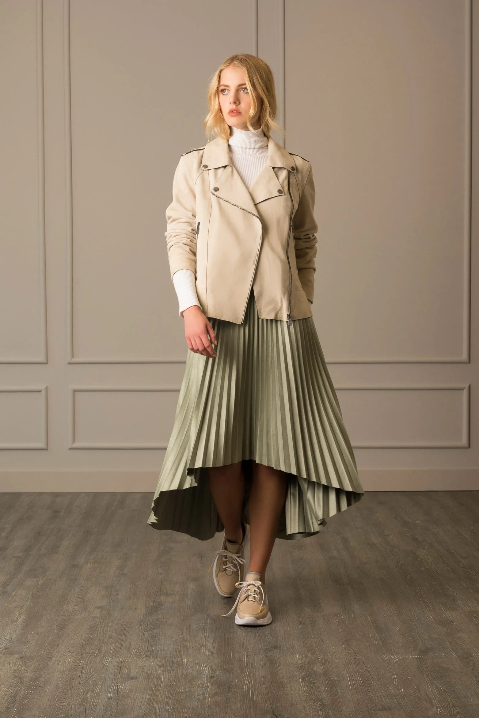 CHAQUETA BIKER EN GAMUZA OVINA PARA MUJER MORA