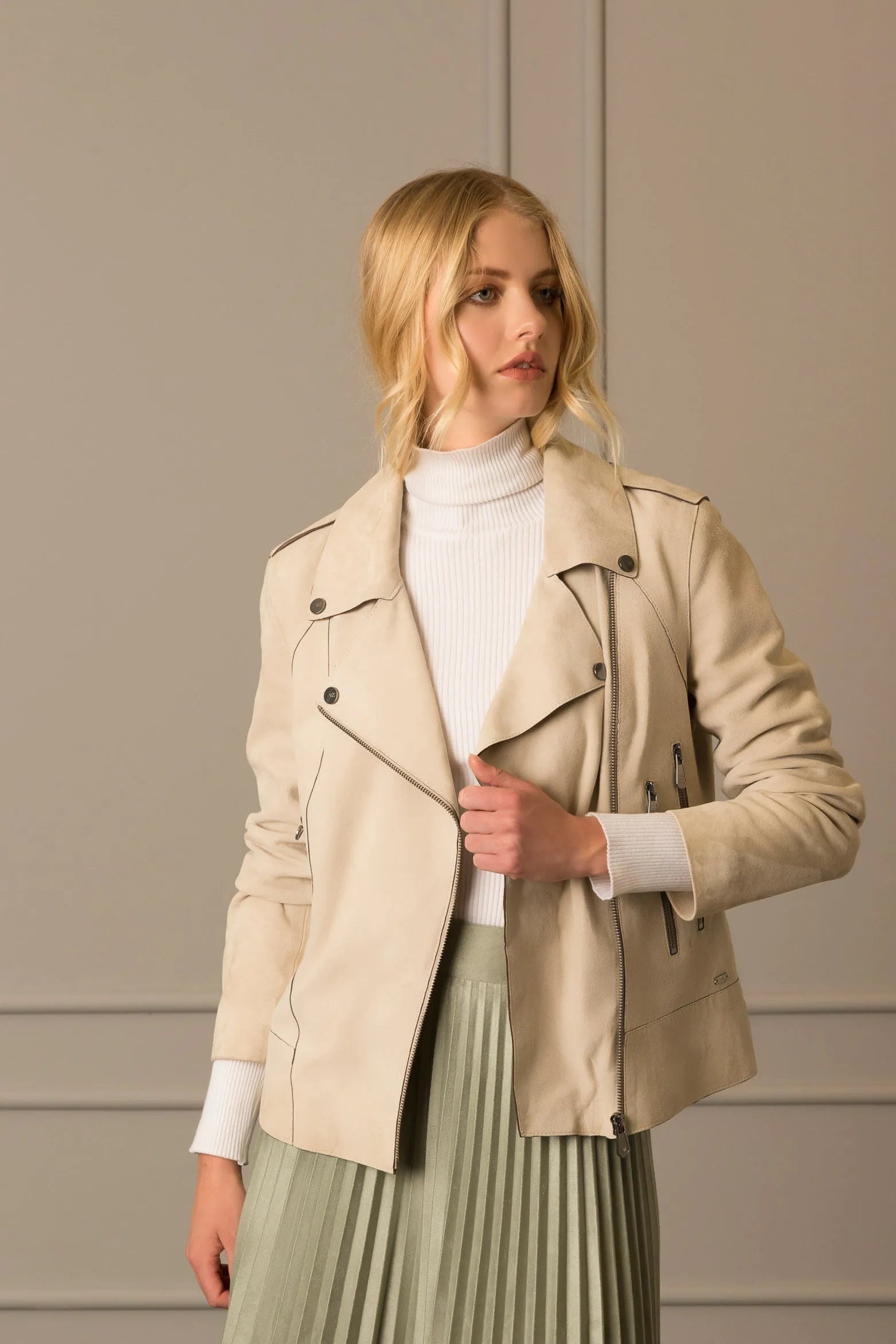 CHAQUETA BIKER EN GAMUZA OVINA PARA MUJER MORA