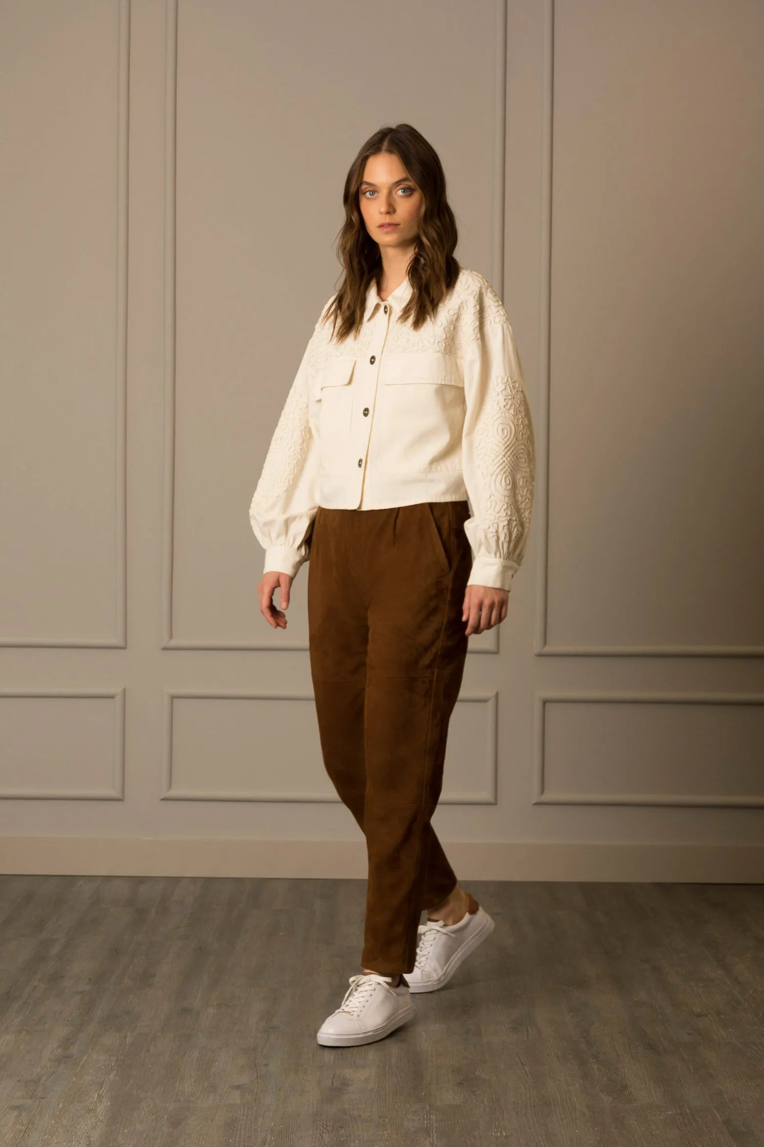 CHAQUETA AGUAMARINA DE TELA PARA MUJER BORDADOS EN GAMUZA