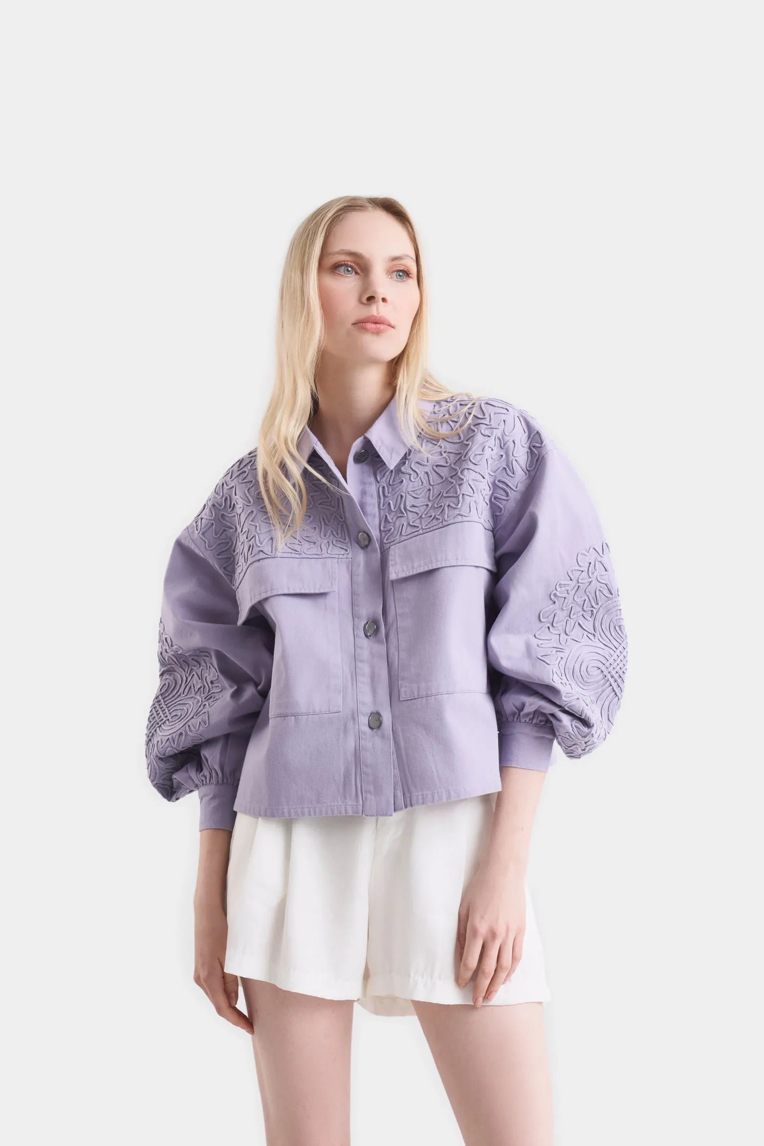 CHAQUETA AGUAMARINA DE TELA PARA MUJER BORDADOS EN GAMUZA