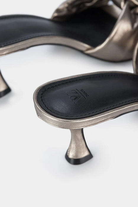 SANDALIAS TACÓN MILÁN DE CUERO PARA MUJER CAPELLADA ANUDADA