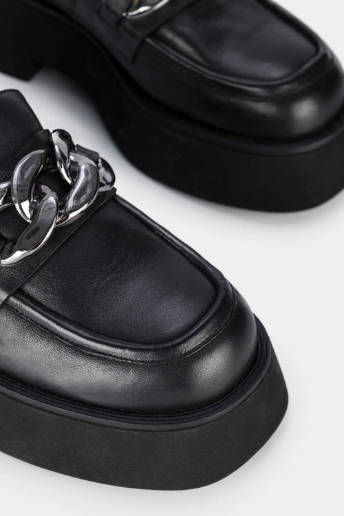 MOCASINES PAVIA DE CUERO PARA MUJER DETALLE DE CADENA