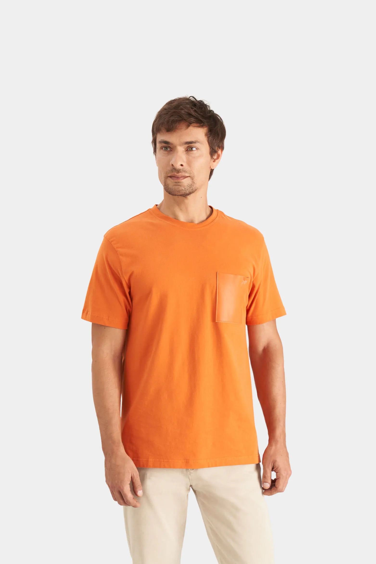 CAMISETA DE ALGODÓN PARA HOMBRE BOLSILLO EN CUERO
