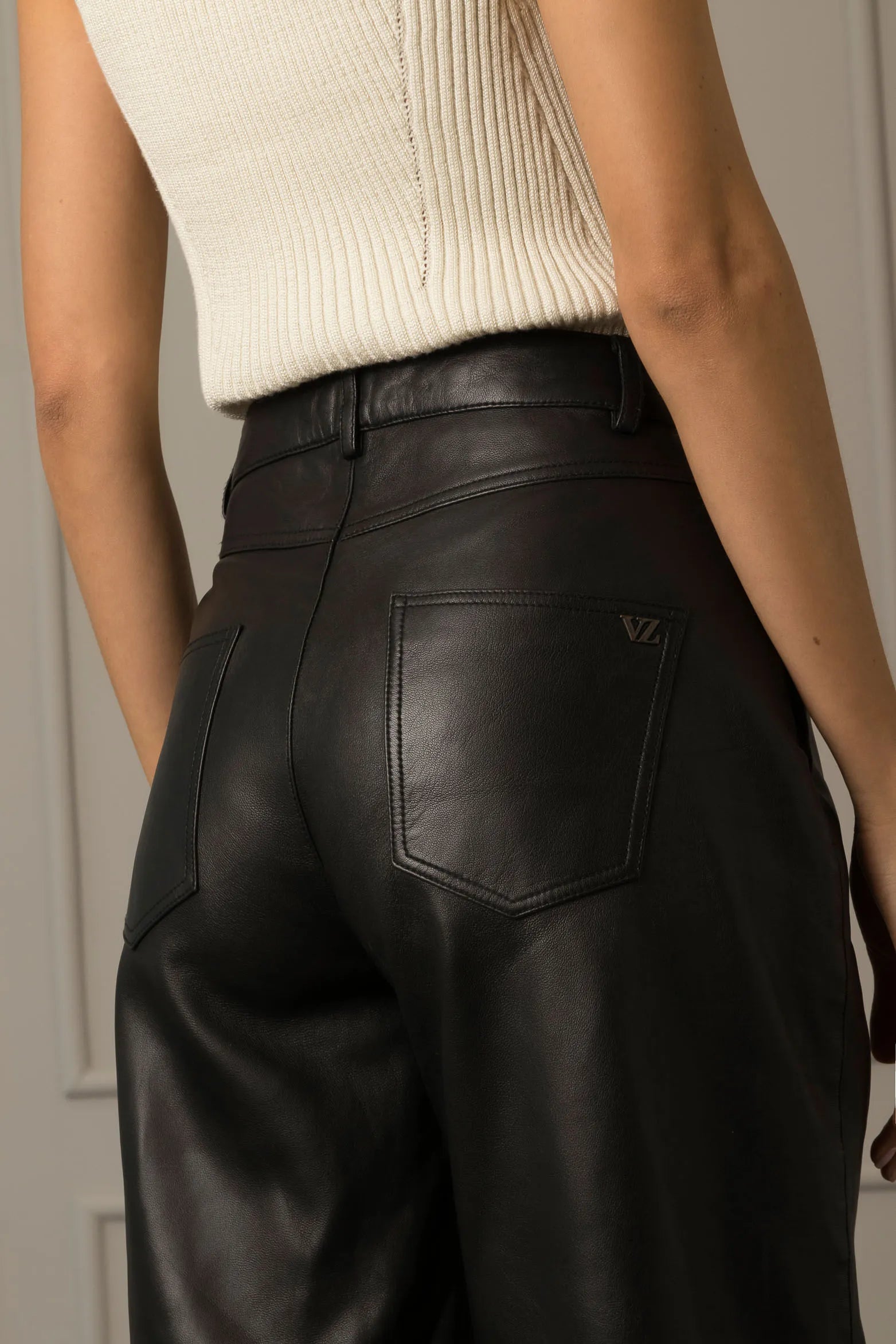 PANTALÓN PEKÍN EN CUERO PARA MUJER SILUETA WIDE LEG