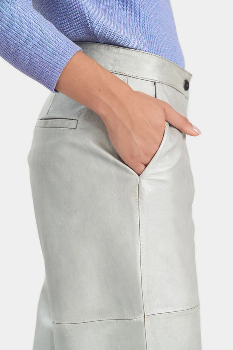 PANTALÓN DUBAI EN CUERO OVINO METALIZADO PARA MUJER FIT SEMIHOLGADO