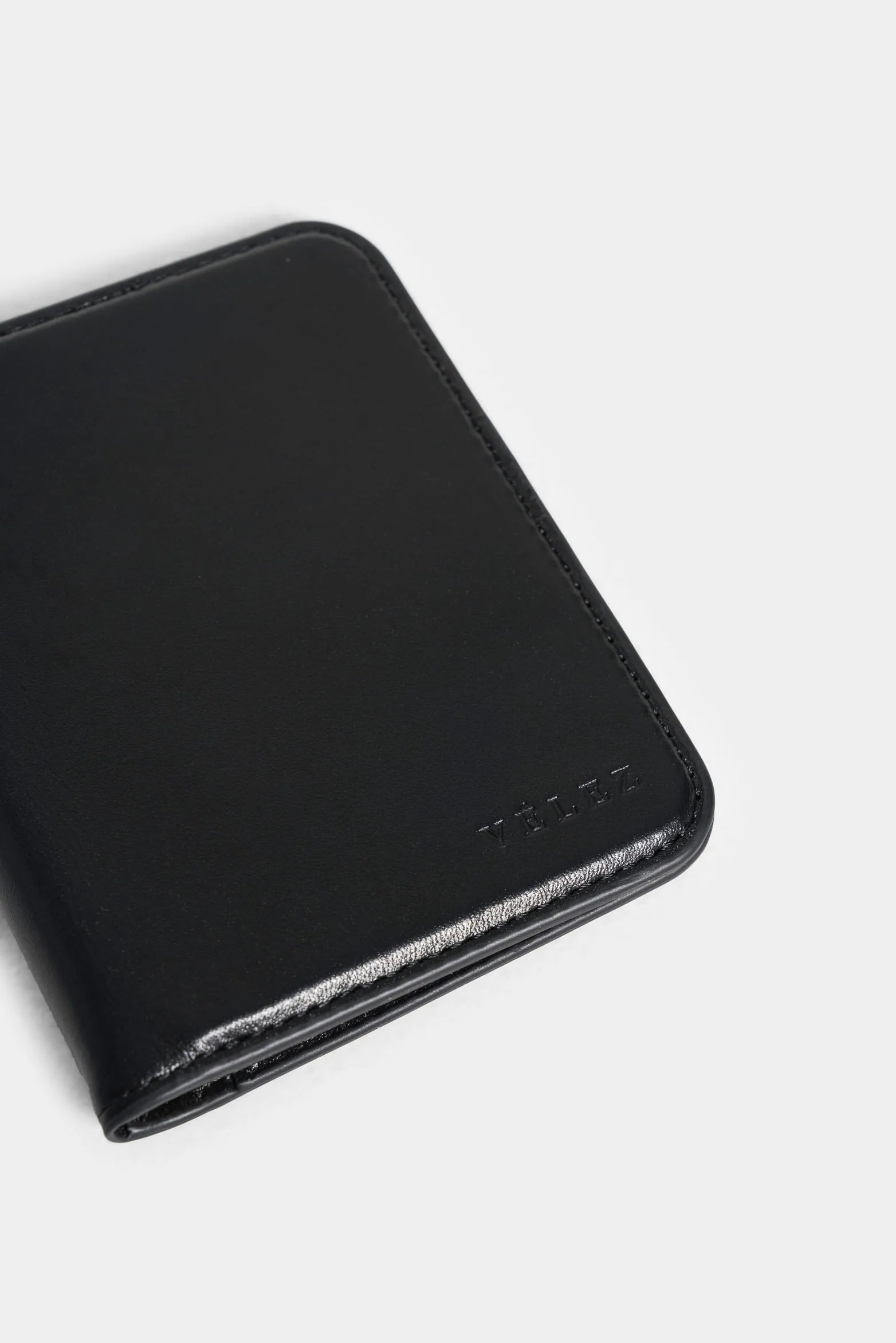 PORTA BILLETES BOREAL DE CUERO PARA HOMBRE SISTEMA DE CIERRE IMANTADO