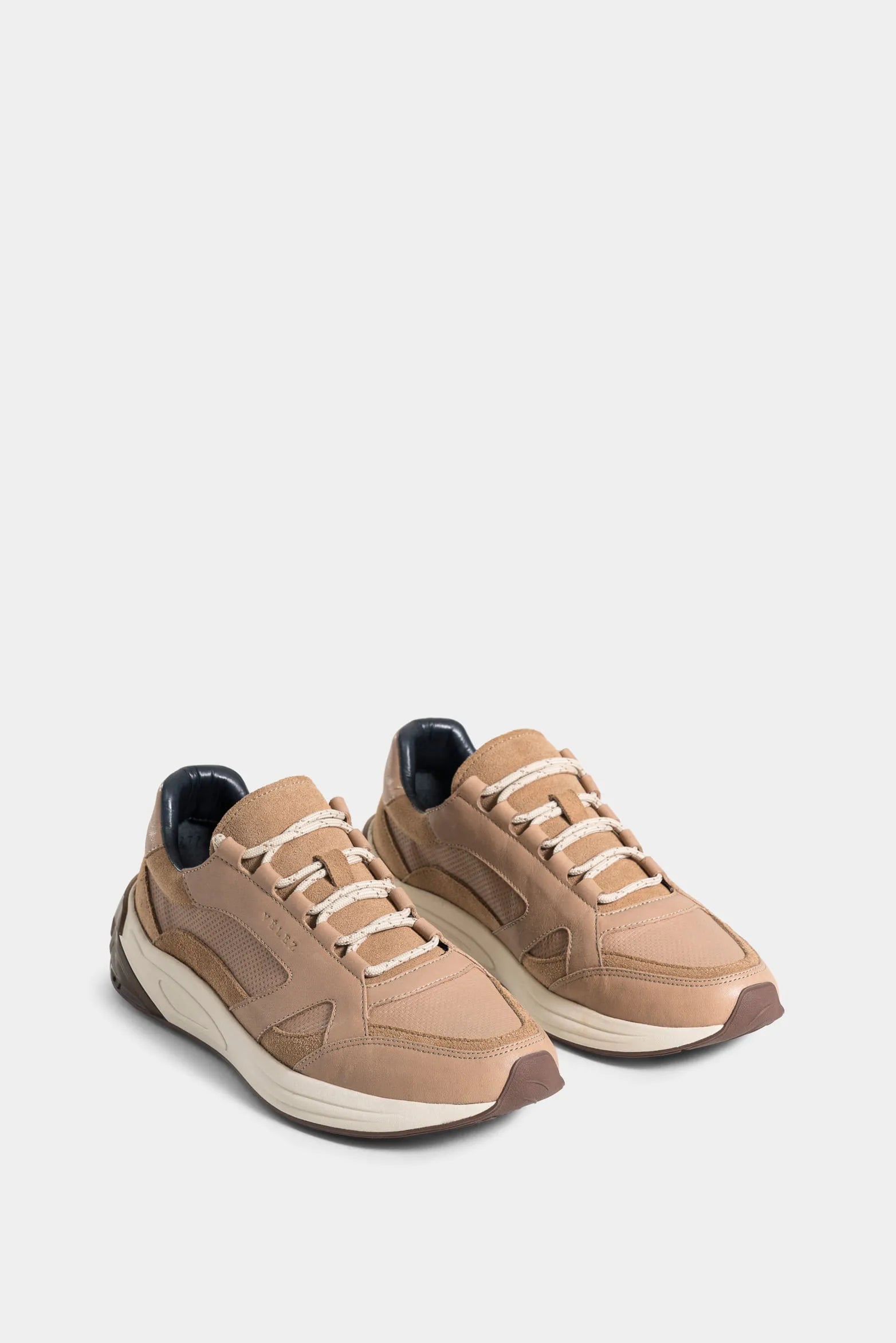Sneakers Bombay de Cuero Liso y Gamuzado para Hombre Vira en Talón