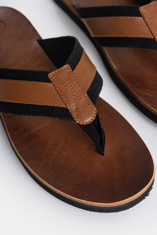 Sandalia Plana Alfil 2 de Cuero para Hombre Capellada en Reata