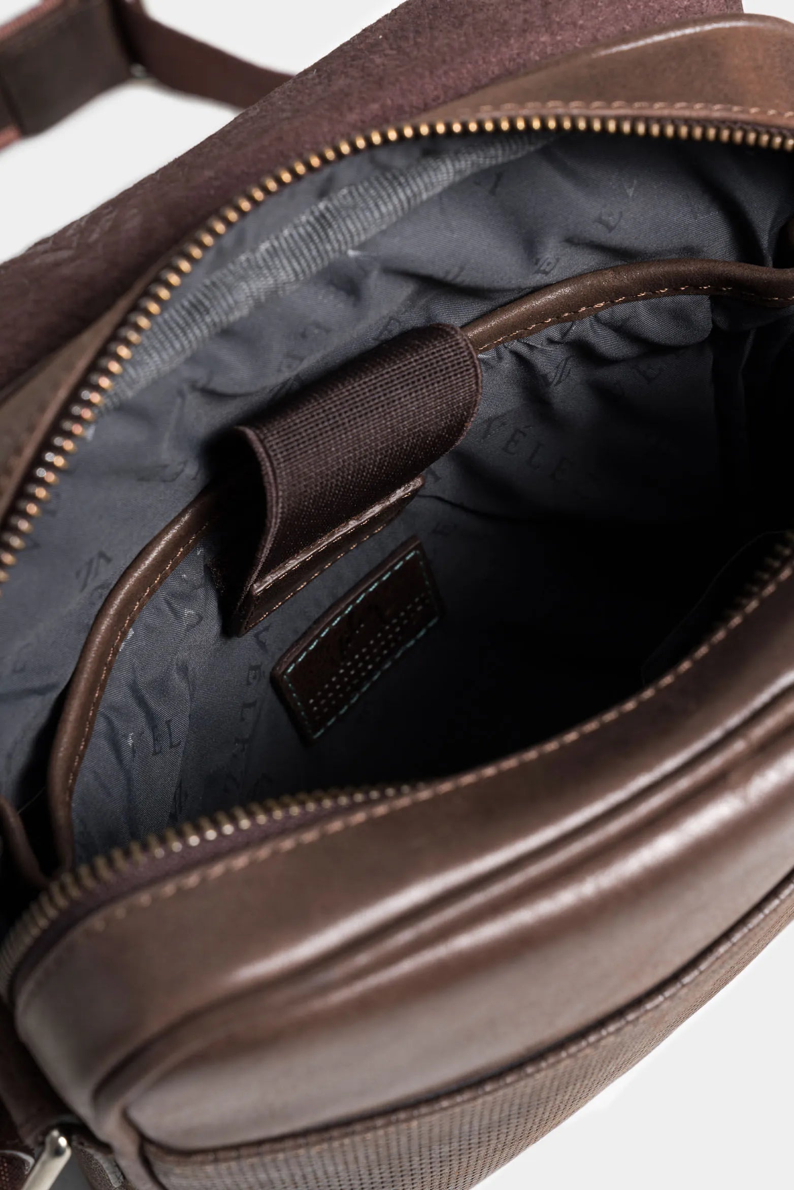 MANOS LIBRES REMIN DE CUERO PARA HOMBRE GRABADO