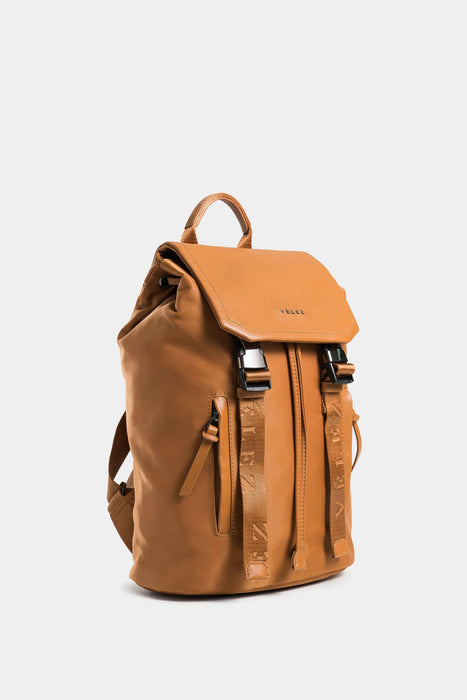 MOCHILA NASCA DE CUERO Y NYLON RECICLADO PARA MUJER ESTILO URBAN