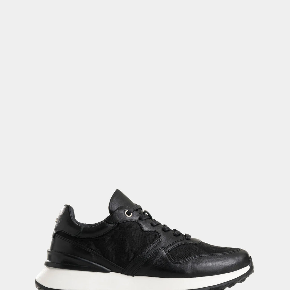 TENIS GARDA DE CUERO PARA HOMBRE DETALLES JACQUAR —