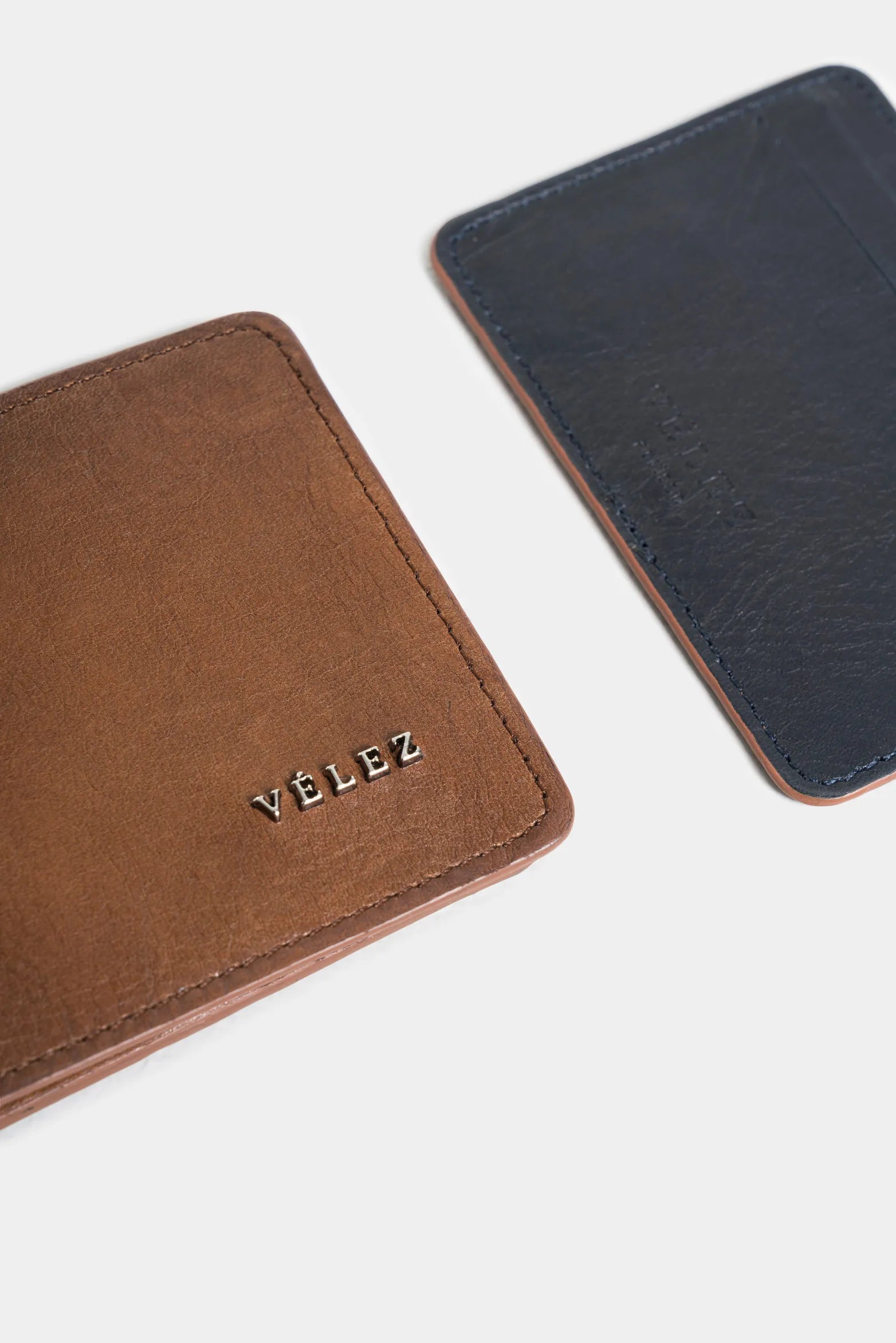 BILLETERA TAMESIS DE CUERO PARA HOMBRES PORTA DOCUMENTOS EXTRAÍBLE