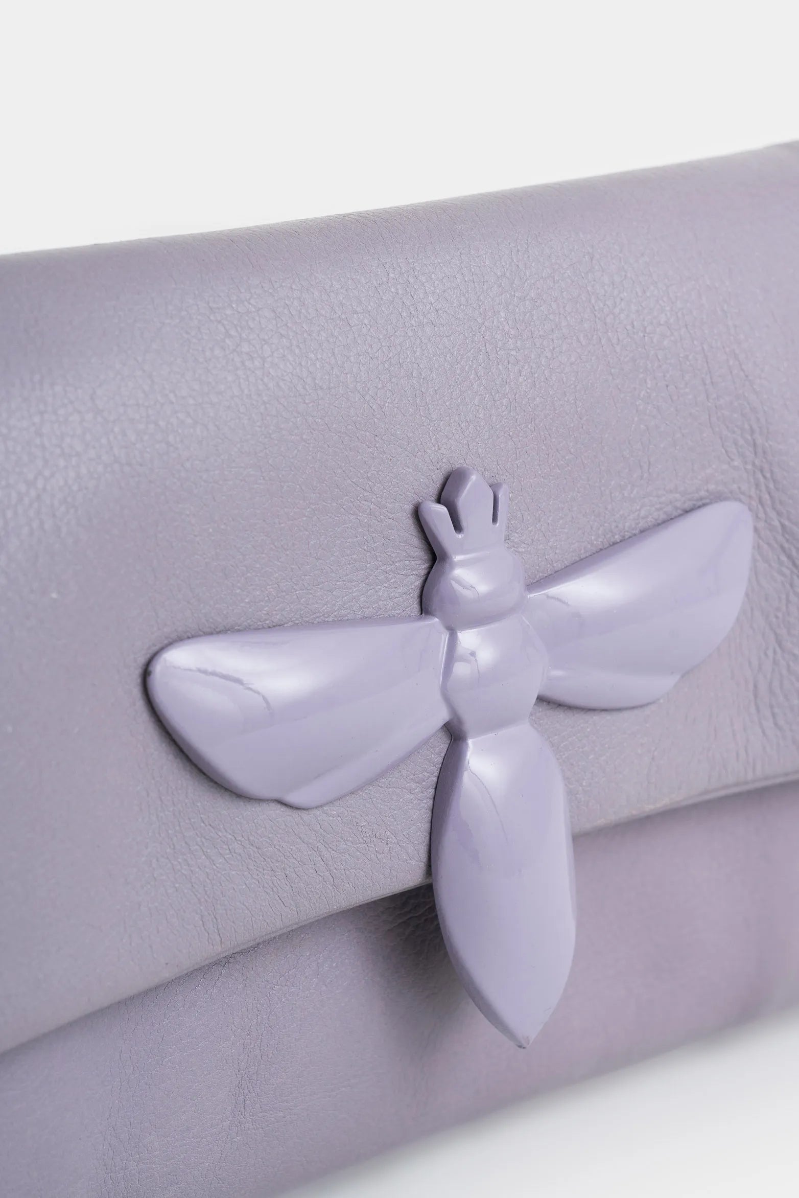 MANOS LIBRES IRIS DE CUERO PARA MUJER ABEJA INSIGNIA