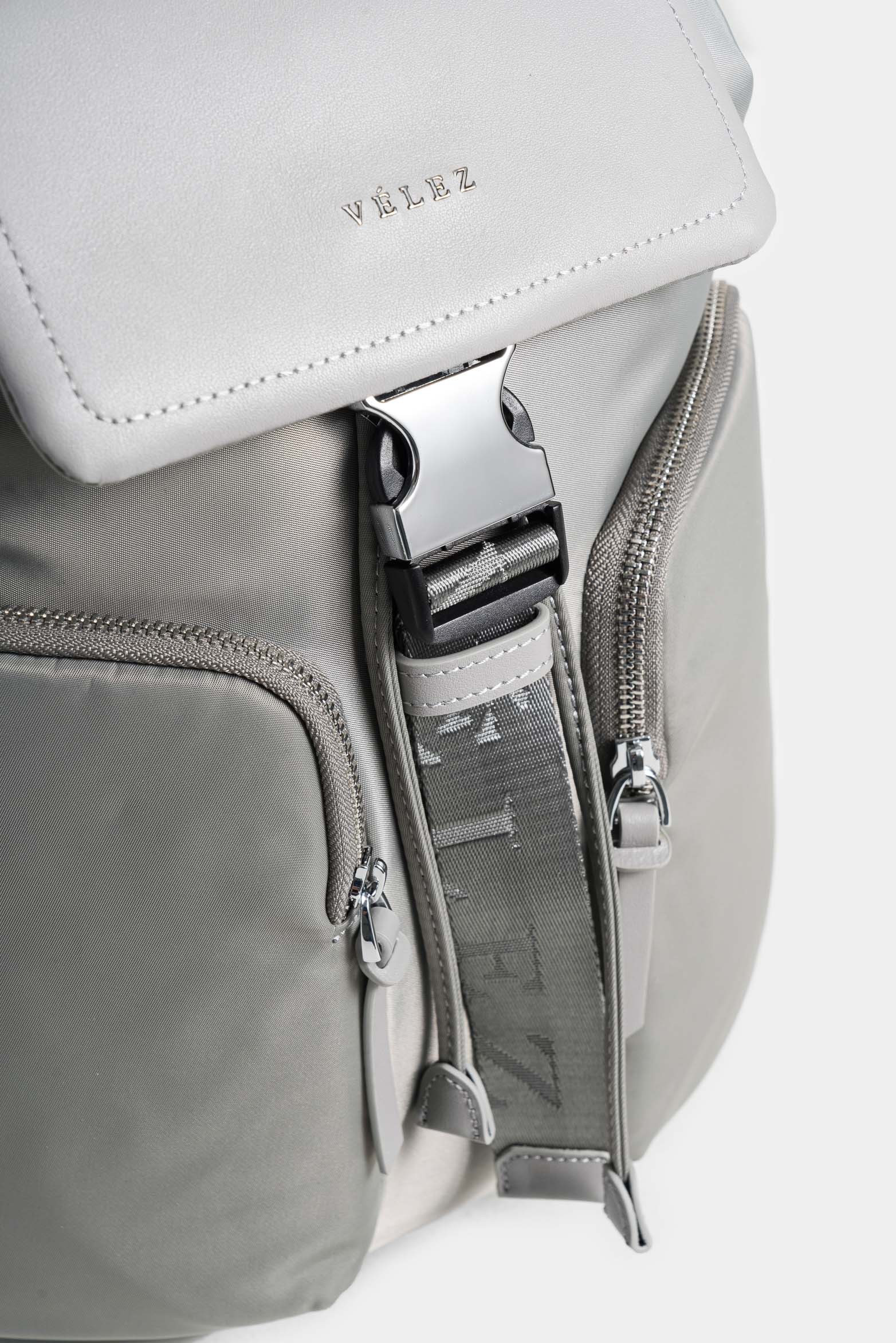 Mochila ibiza de lona y cuero para mujer chapa funcional