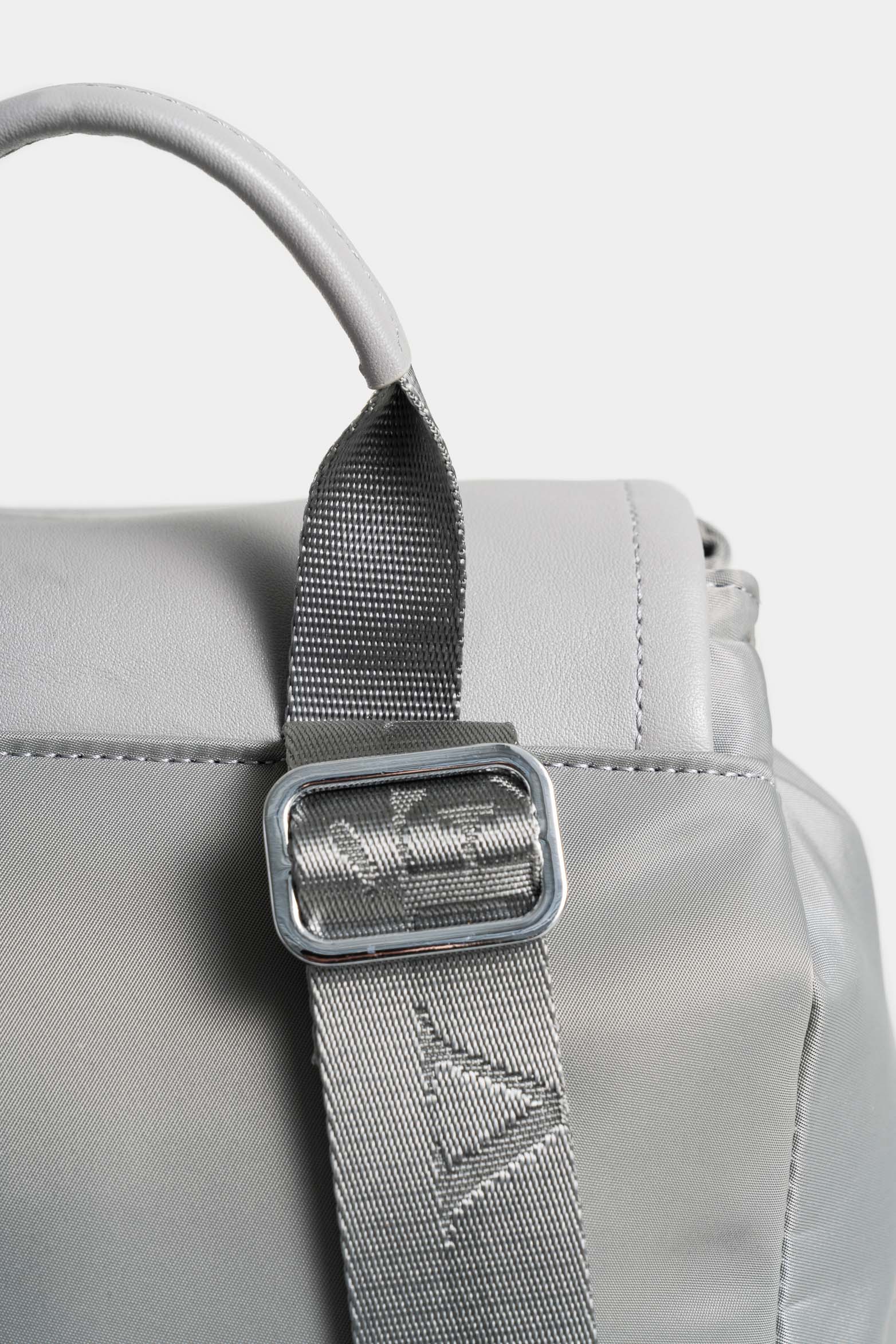 Mochila ibiza de lona y cuero para mujer chapa funcional