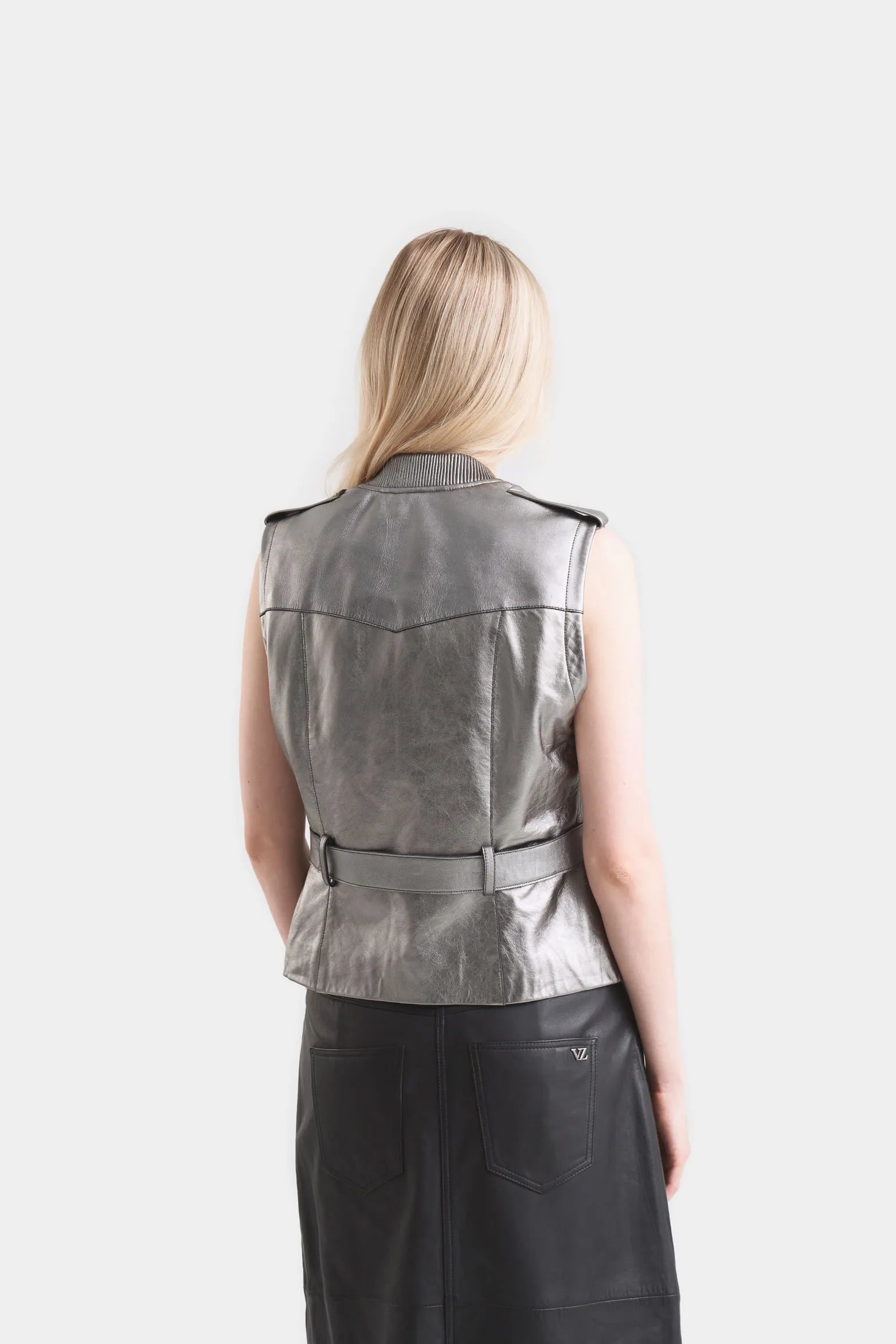 CHALECO CALAS DE CUERO PARA MUJER SILUETA BIKER