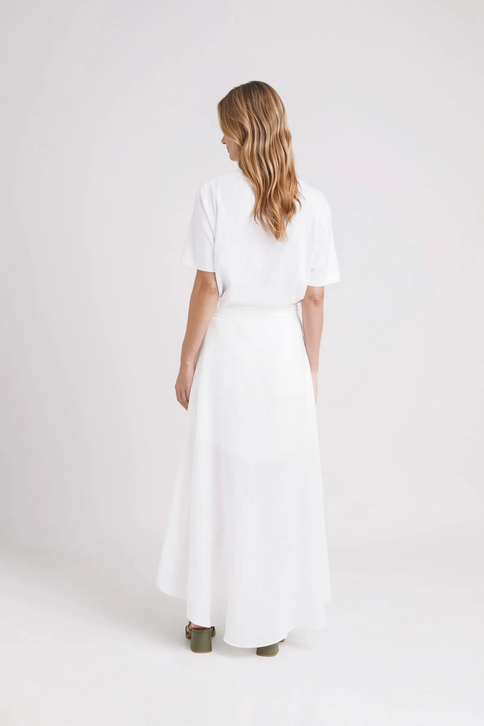 FALDA THAILA EN TEJIDO PLANO PARA MUJER SILUETA TUBO