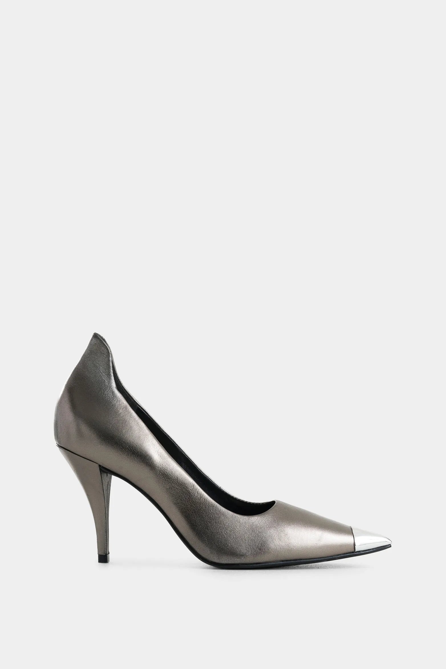 Tacones Cerrados Iris de Cuero para Mujer Puntera Metálica