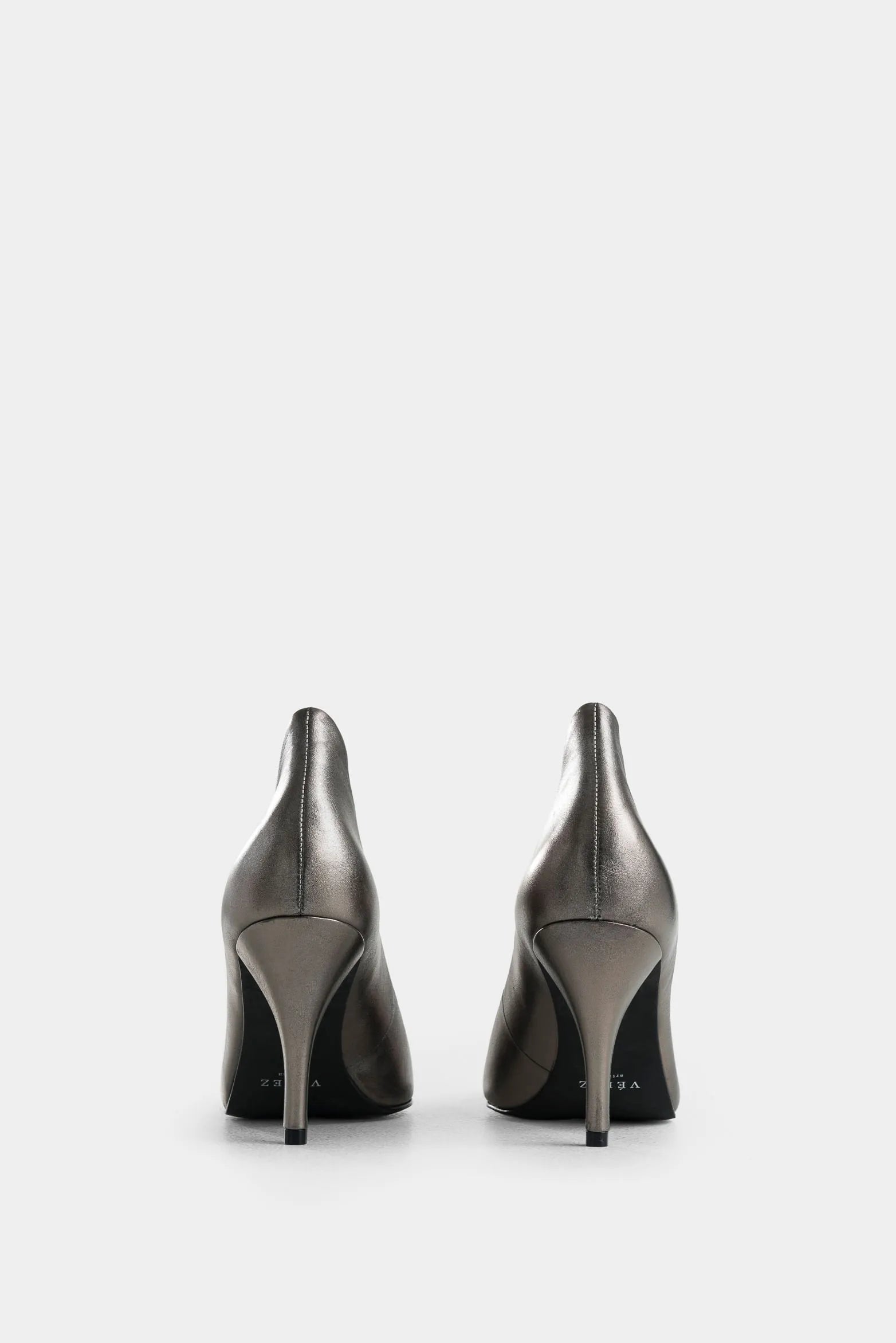 Tacones Cerrados Iris de Cuero para Mujer Puntera Metálica