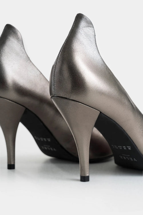 Tacones Cerrados Iris de Cuero para Mujer Puntera Metálica