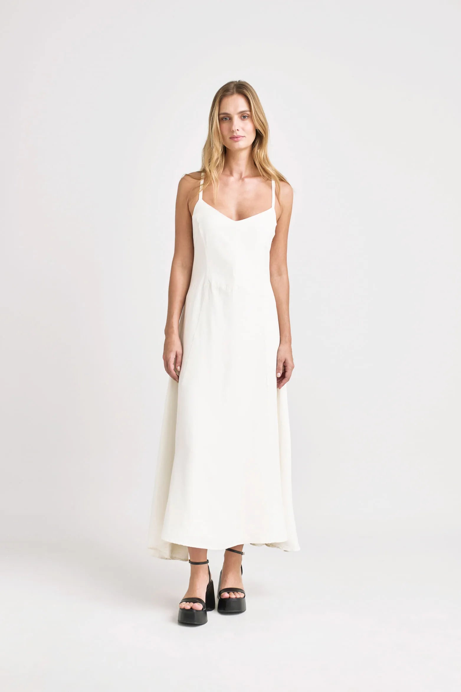 VESTIDO CLAVEL EN TEJIDO PLANO PARA MUJER DETALLE RECOGIDO