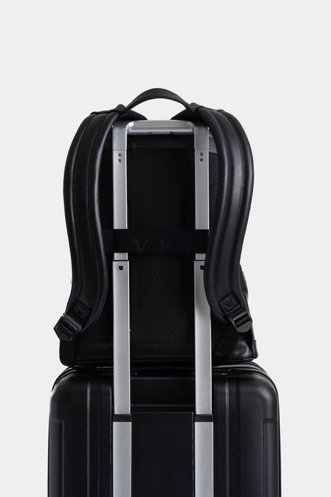 MOCHILA ENIF DE CUERO PARA HOMBRE DETALLE TEJIDO