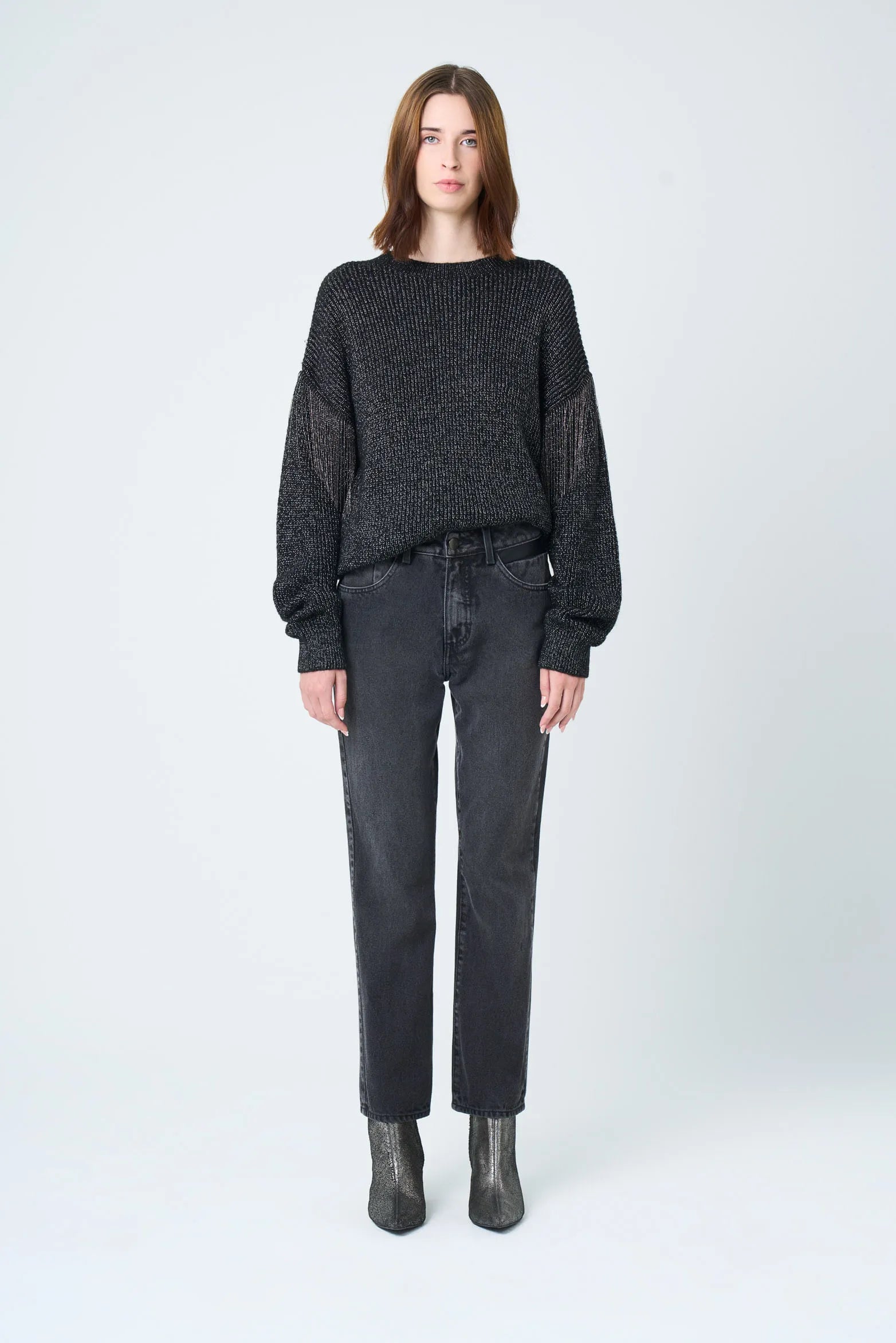 JEAN VEGA EN BLACK DENIM PARA MUJER DETALLE CUERO