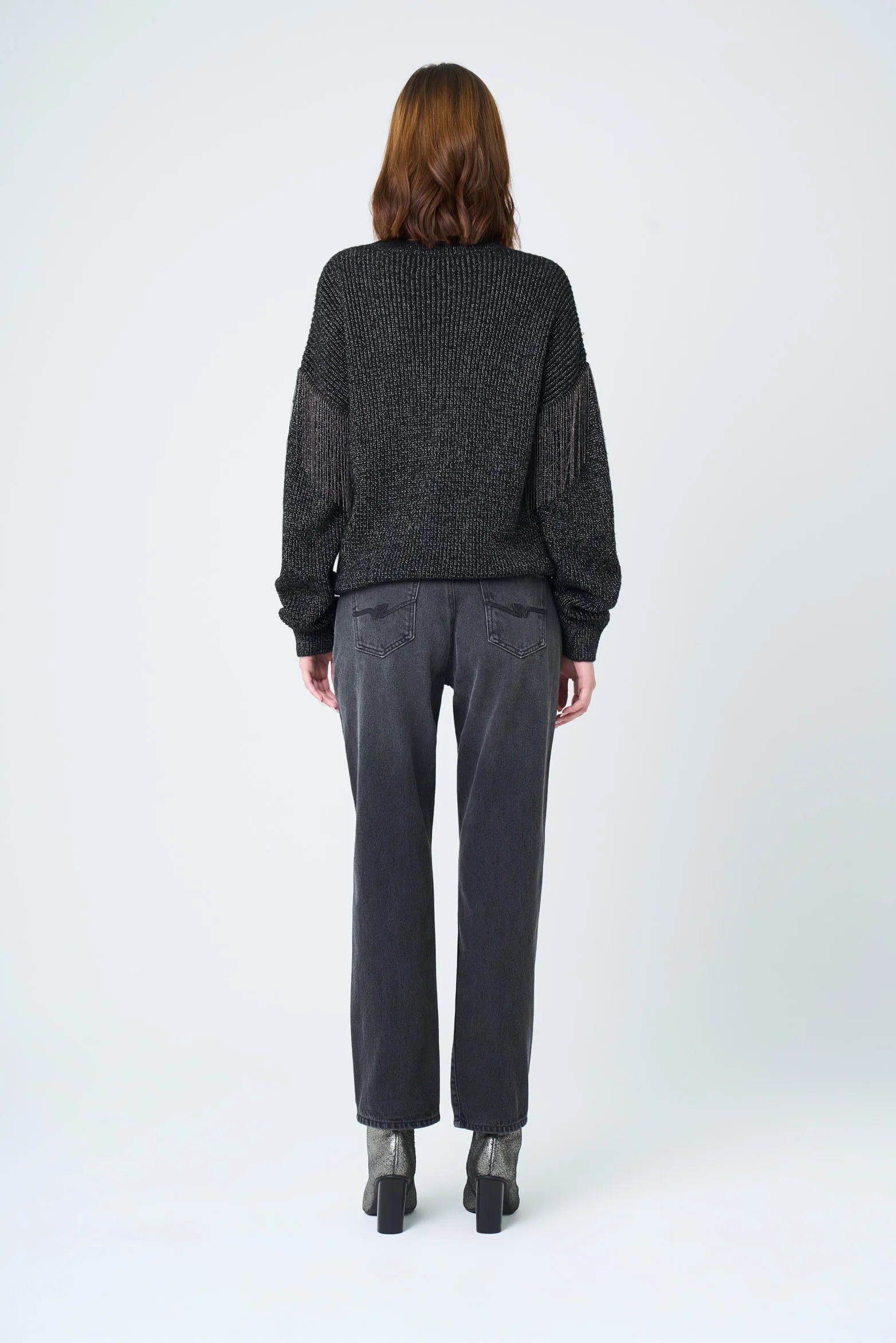 JEAN VEGA EN BLACK DENIM PARA MUJER DETALLE CUERO