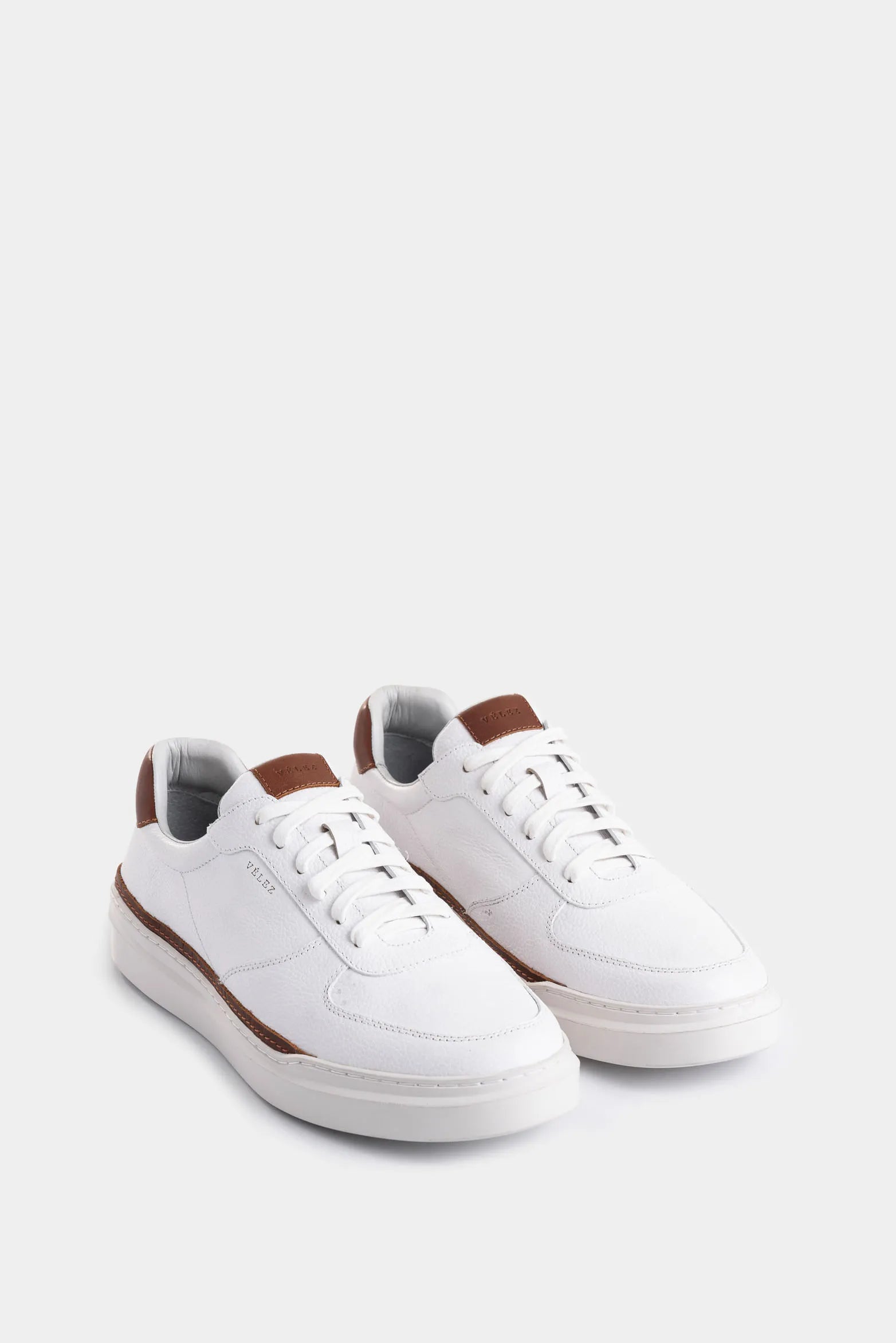 SNEAKERS WHITED DE CUERO PARA HOMBRE DETALLE CONTRASTE