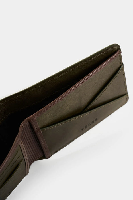 BILLETERA OASIS DE CUERO PARA HOMBRE DETALLE CONTRASTE