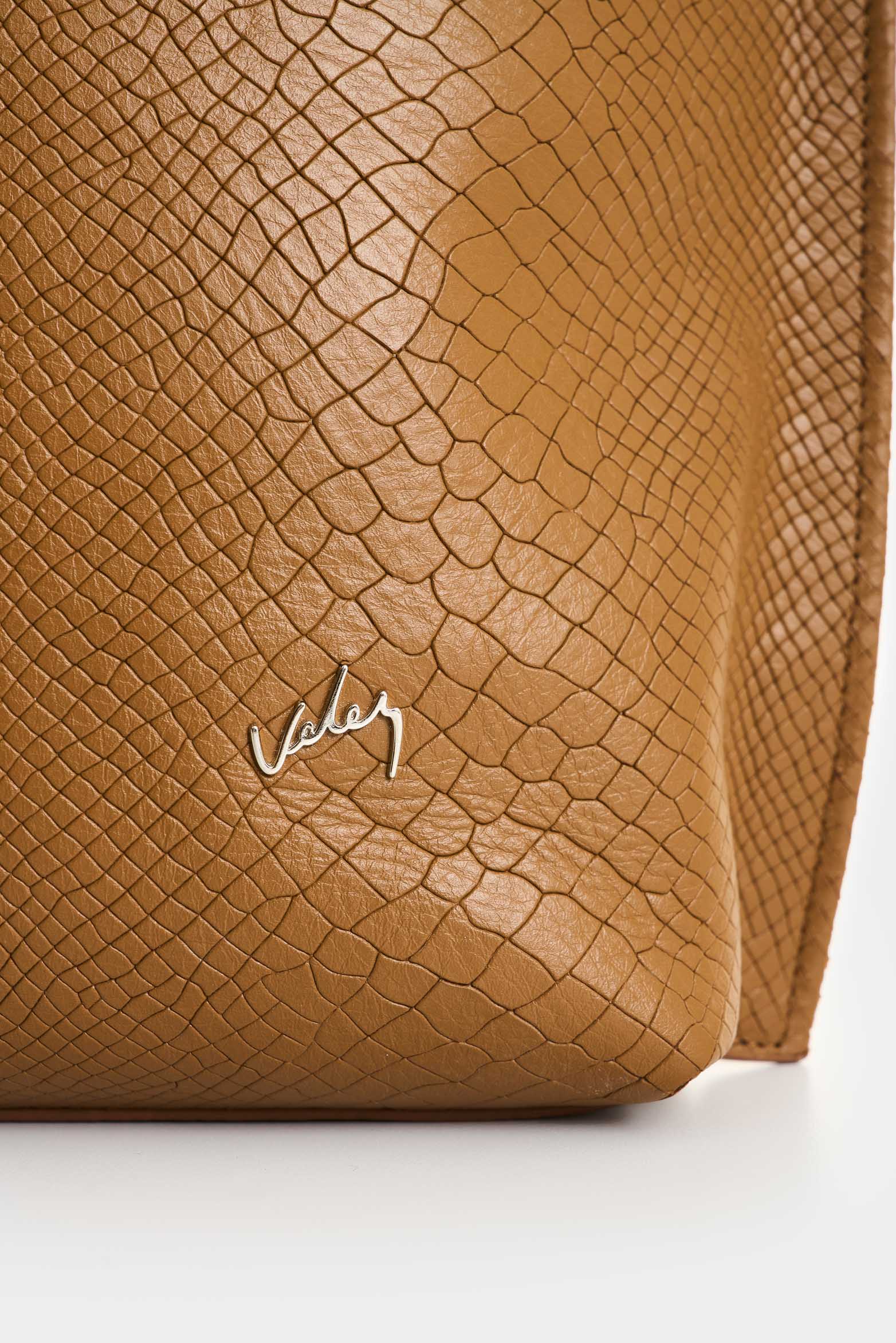 SHOPPING DE CUERO GRABADO PARA MUJER CALAFATE 2