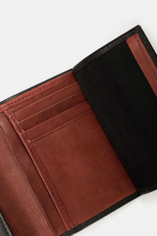 Crete Vertical Leather Wallet in Blac