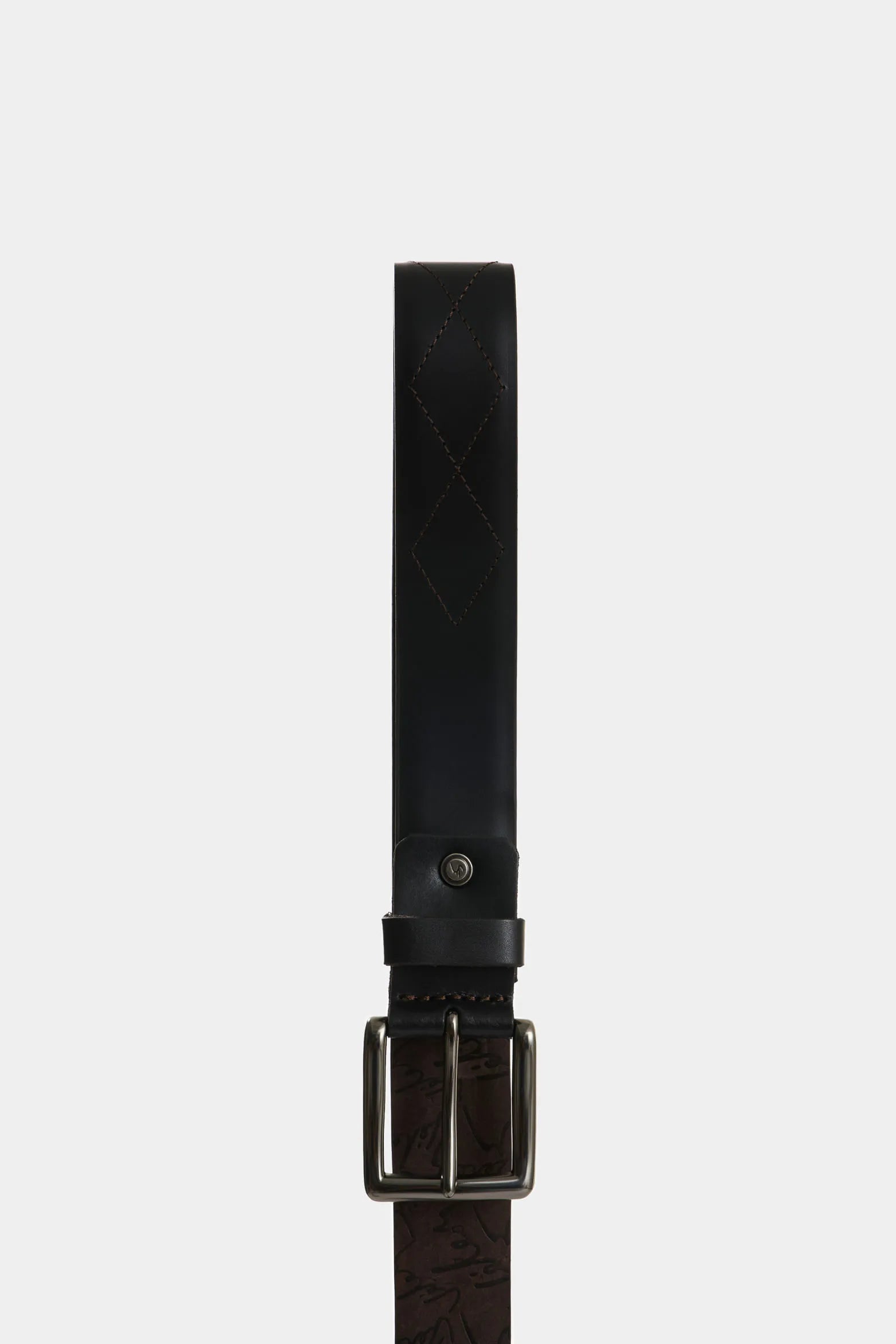 1038436 Cinturón unifaz Quilt de cuero para hombre abombado