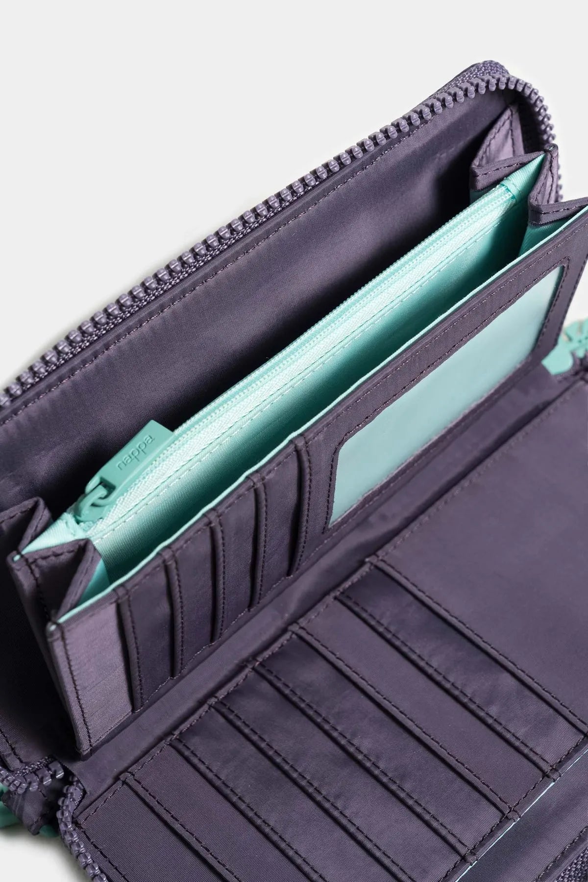 BILLETERA PORTACHEQUERA VERA BOTANICAL EN TEXTIL ESTAMPADO DE APERUTA COMPLETA