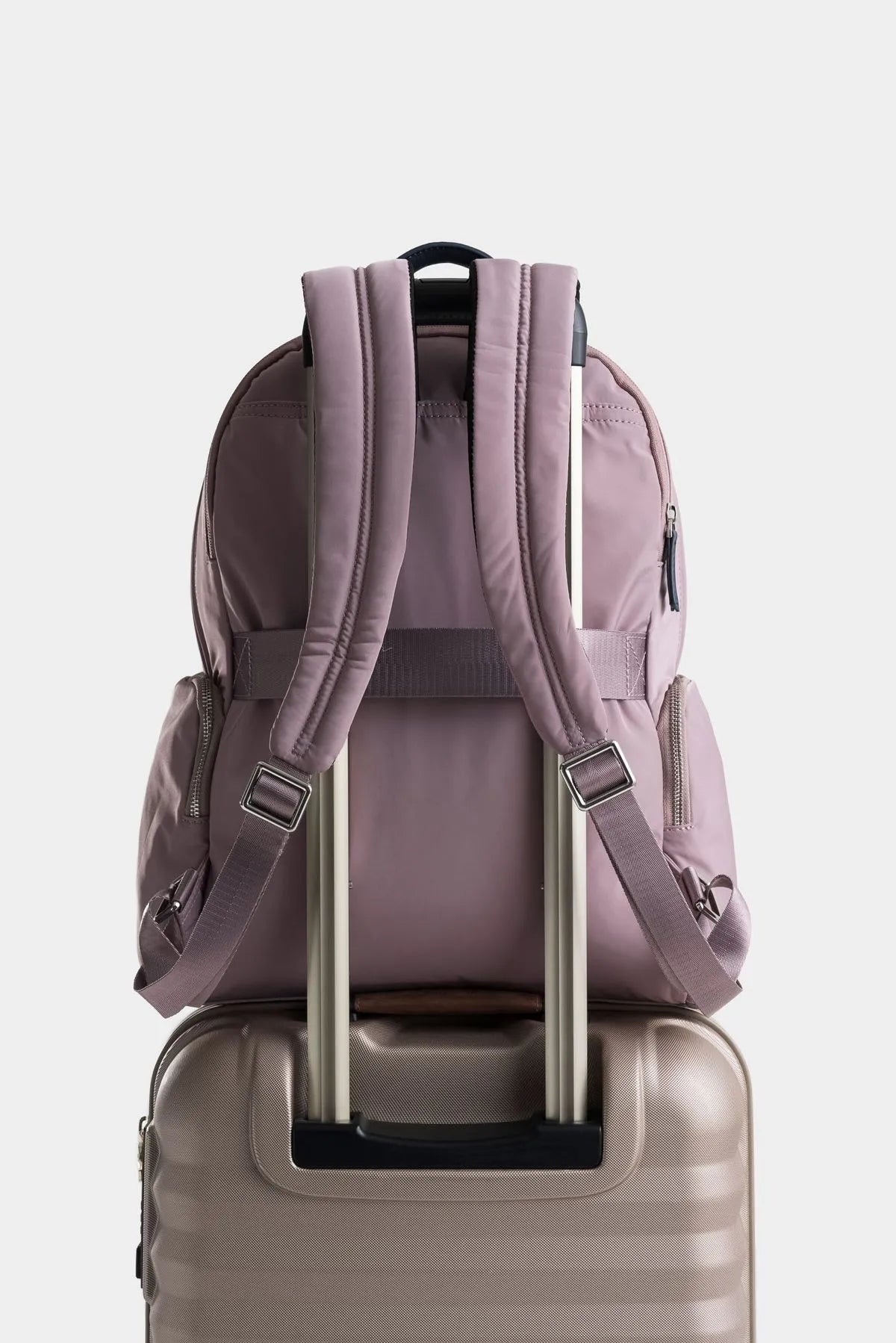 BOLSO TIPO TULA MORRAL EN LONA CON LLAVERO EN SINTETICO