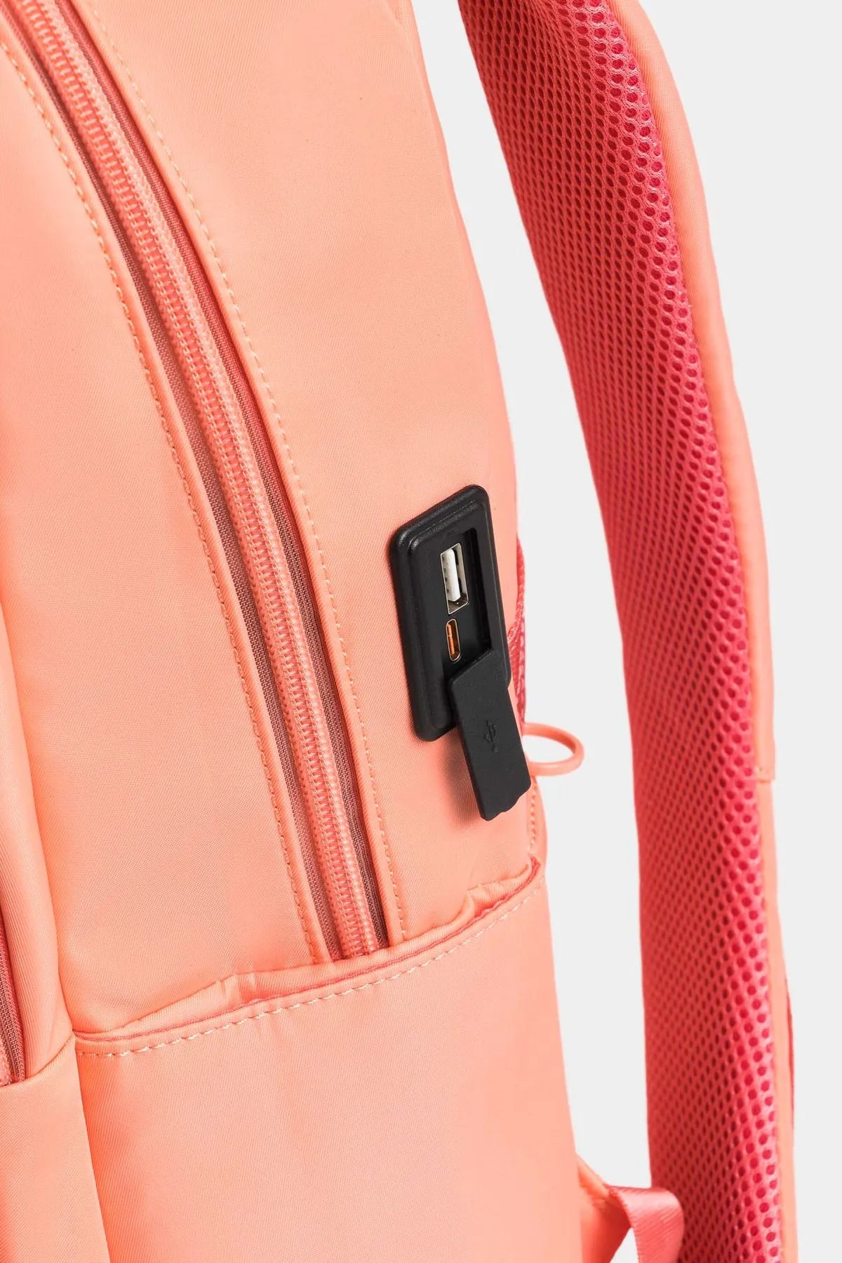 BOLSO TIPO MORRAL GRANDE CON CIERRES TRANSLÚCIDOS