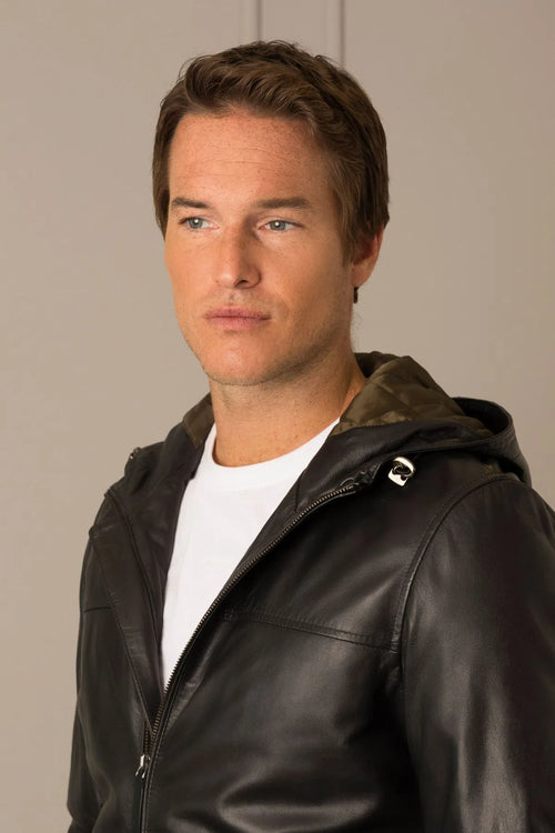 CHAQUETA SPORTY HUMANISTA DE CUERO PARA HOMBRE CAPUCHA FIJA