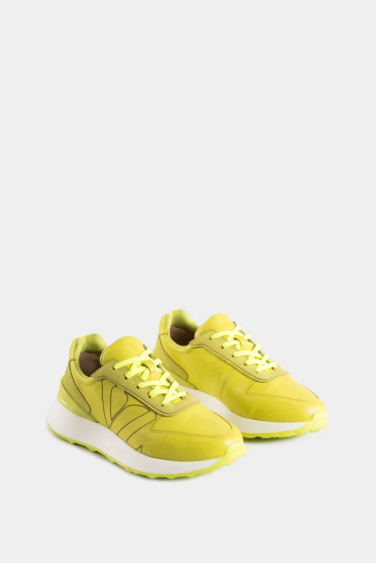 TENIS AUSTRALIS DE CUERO Y CARNAZA PARA MUJER SILUETA DEPORTIVA