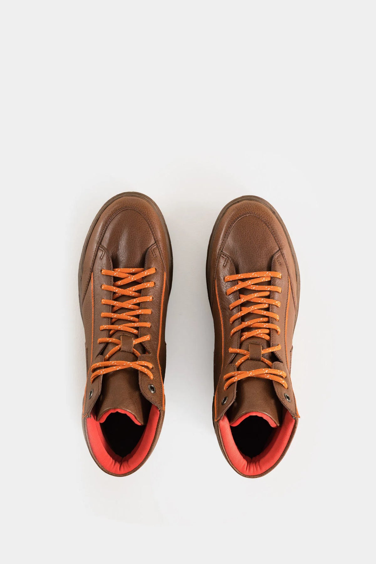 BOTA ÁRIDA DE CUERO LISO PARA HOMBRE SILUETA CASUAL DEPORTIVA