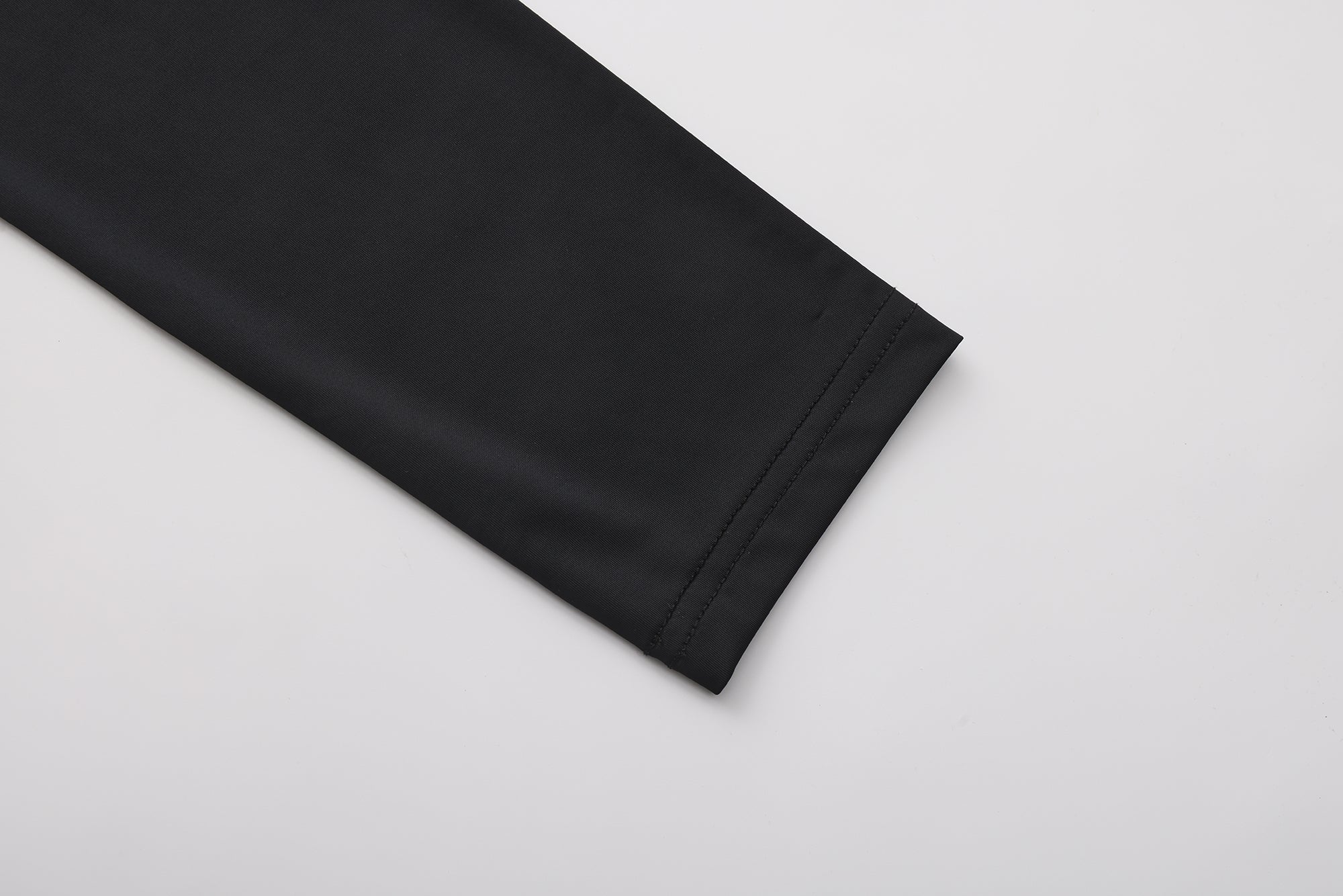 SCRIPT MOCK NECK SUNSHIRT