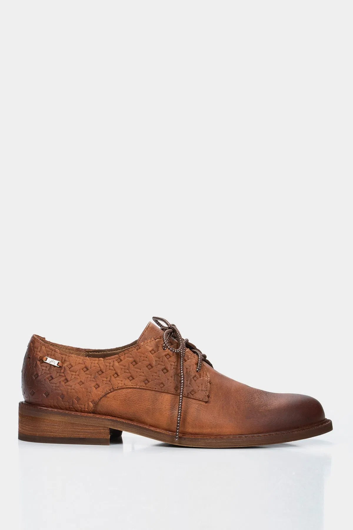 ZAPATOS CORDÓN DE CUERO PARA MUJER GRABADOS