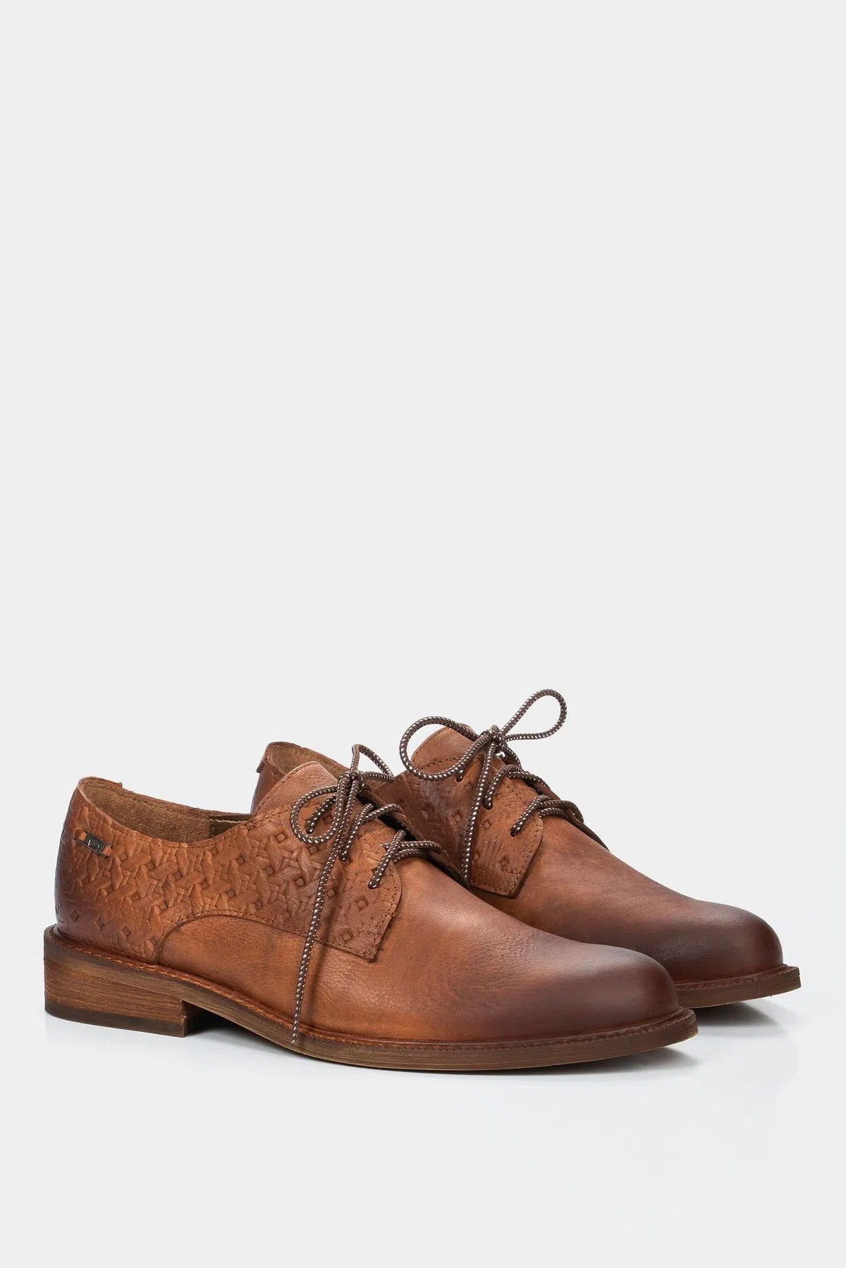 ZAPATOS CORDÓN DE CUERO PARA MUJER GRABADOS