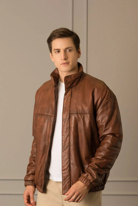 CHUMPAS CUERO BOMBER CALAFATE PARA HOMBRE ABULLONADA