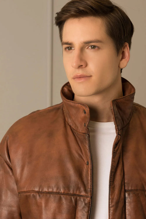 CHUMPAS CUERO BOMBER CALAFATE PARA HOMBRE ABULLONADA
